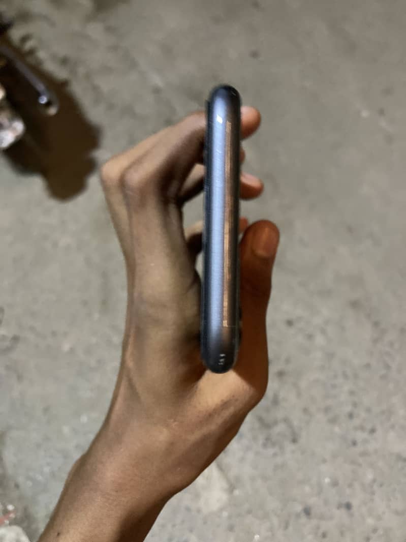 Apple iPhone 11 3
