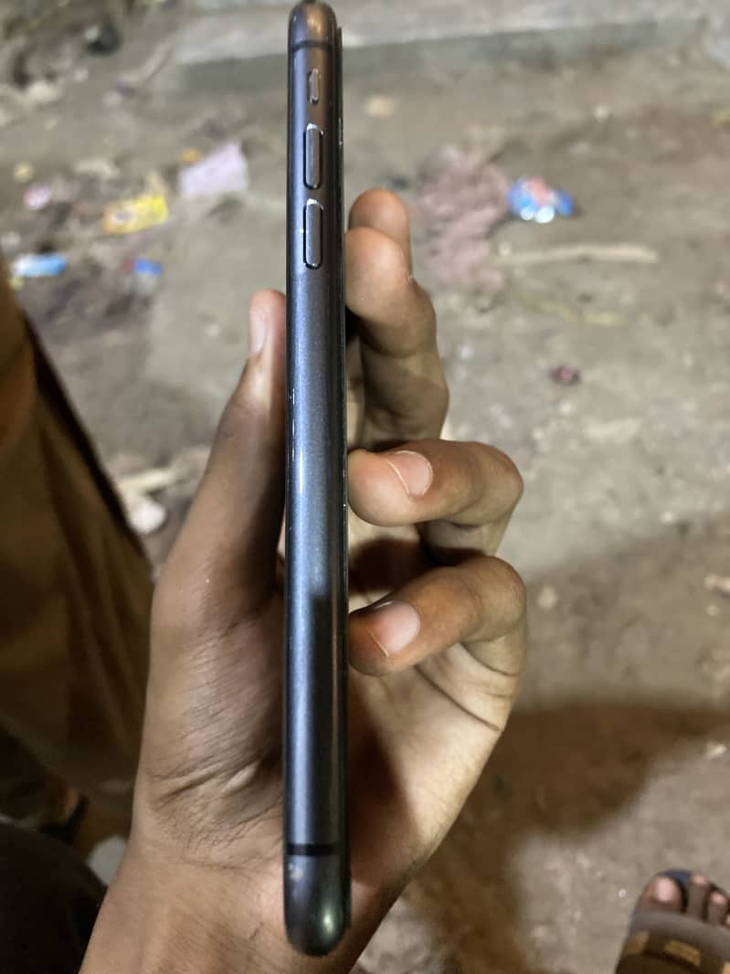 Apple iPhone 11 8