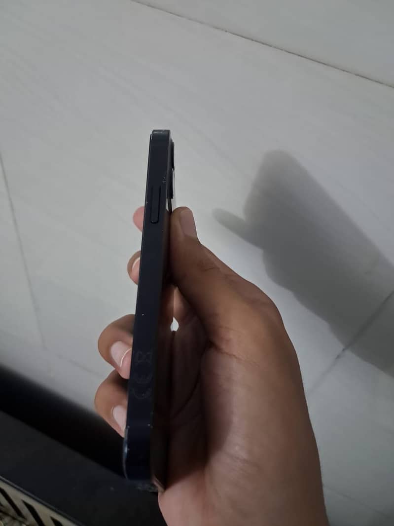 Apple iPhone 12 mini 4