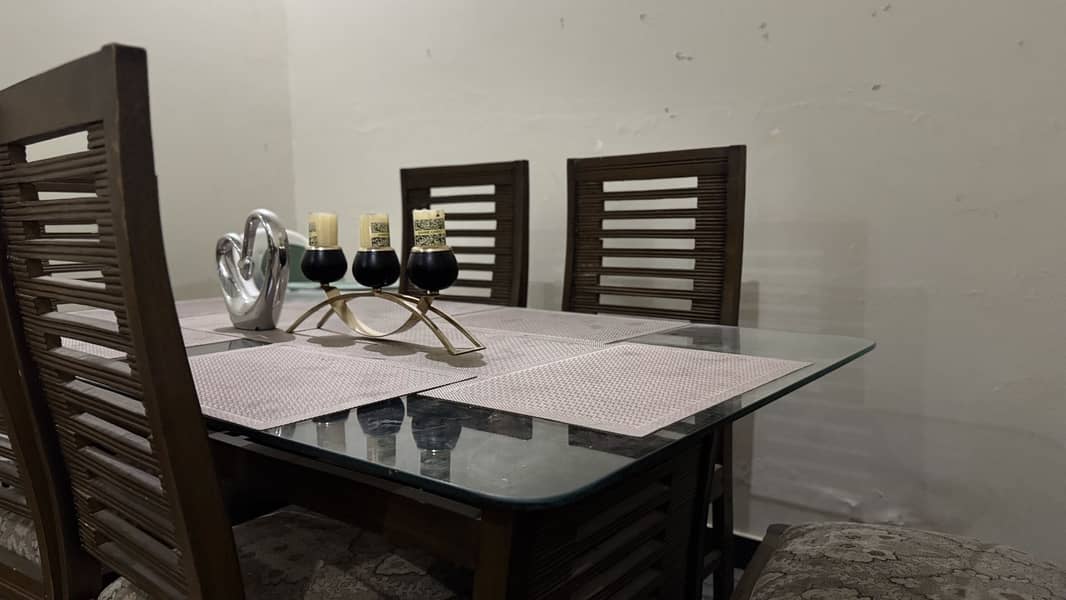 Dining Table 0