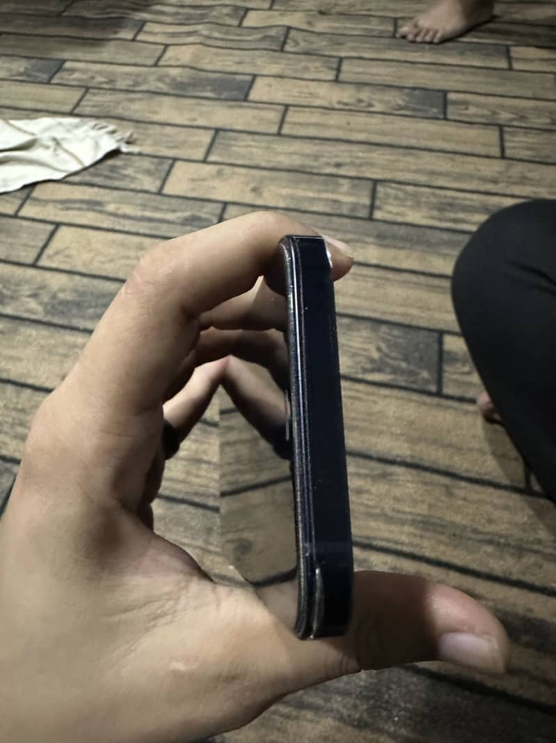 Apple iPhone 12 4