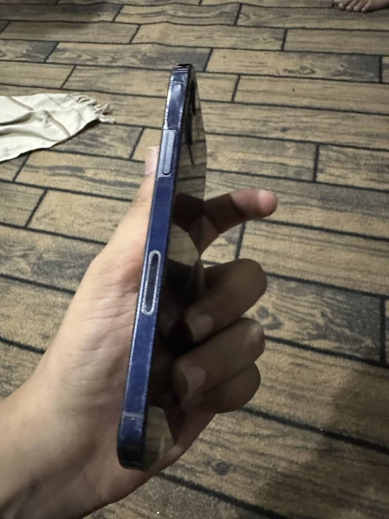 Apple iPhone 12 6