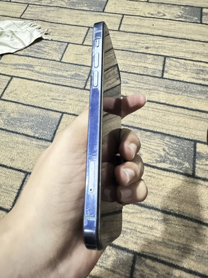 Apple iPhone 12 8