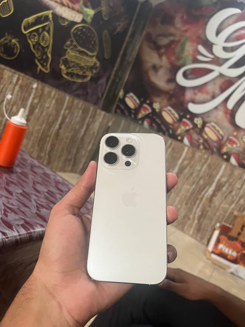 Apple iPhone 16 Pro 0