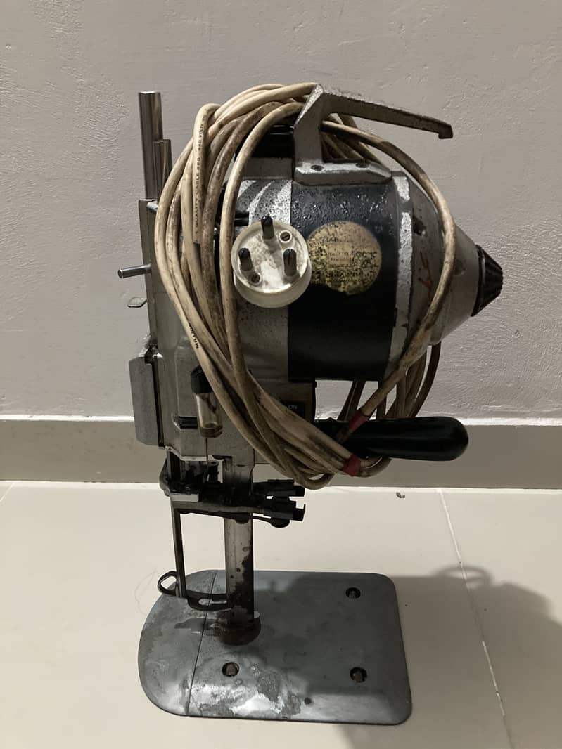 Mack cutting Machine 0