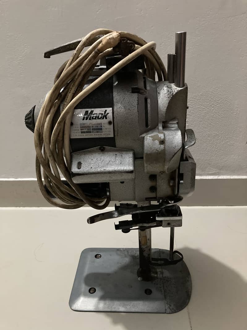 Mack cutting Machine 1