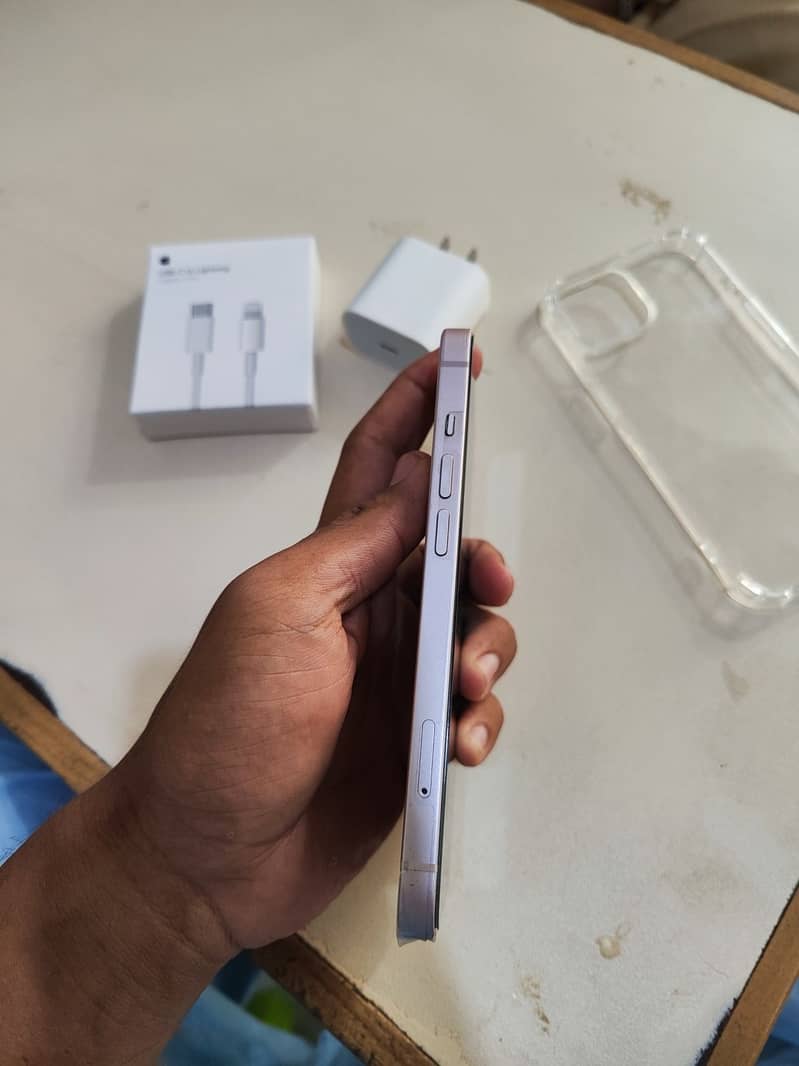 Apple iPhone 13 4