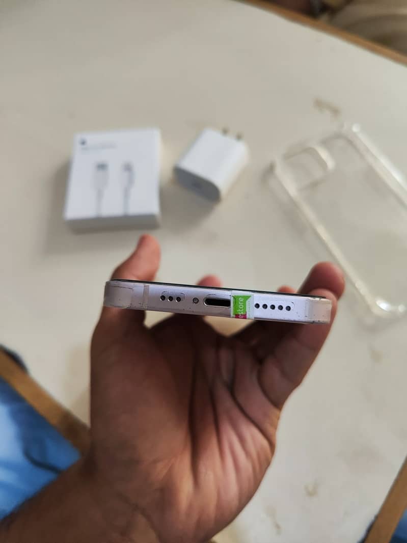 Apple iPhone 13 5