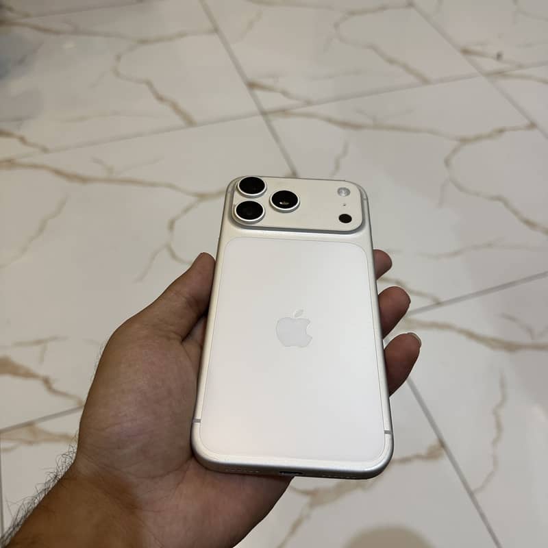 Apple iPhone 17 Pro Max 0