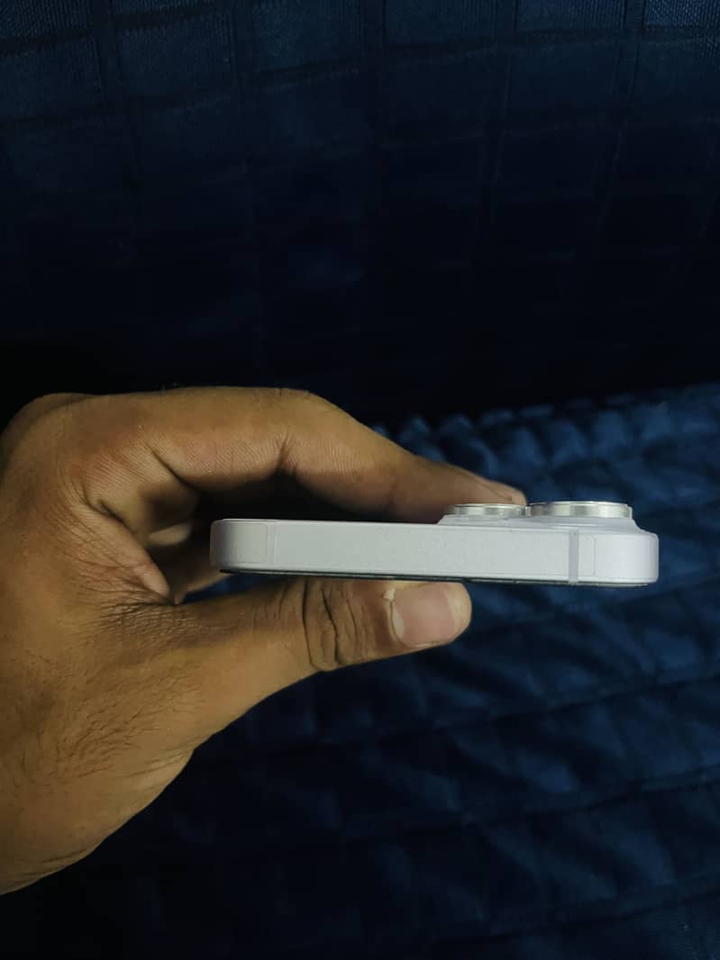 Apple iPhone 14 4