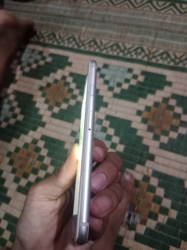 Apple iPhone 6 4