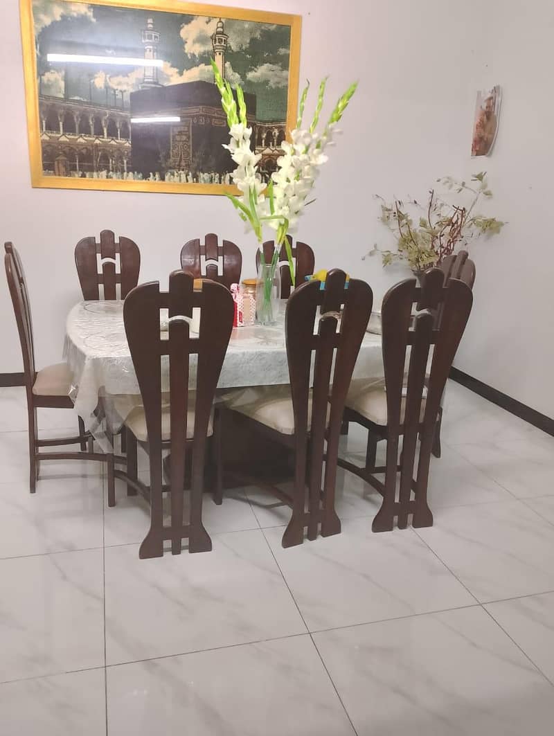DINING TABLE 0