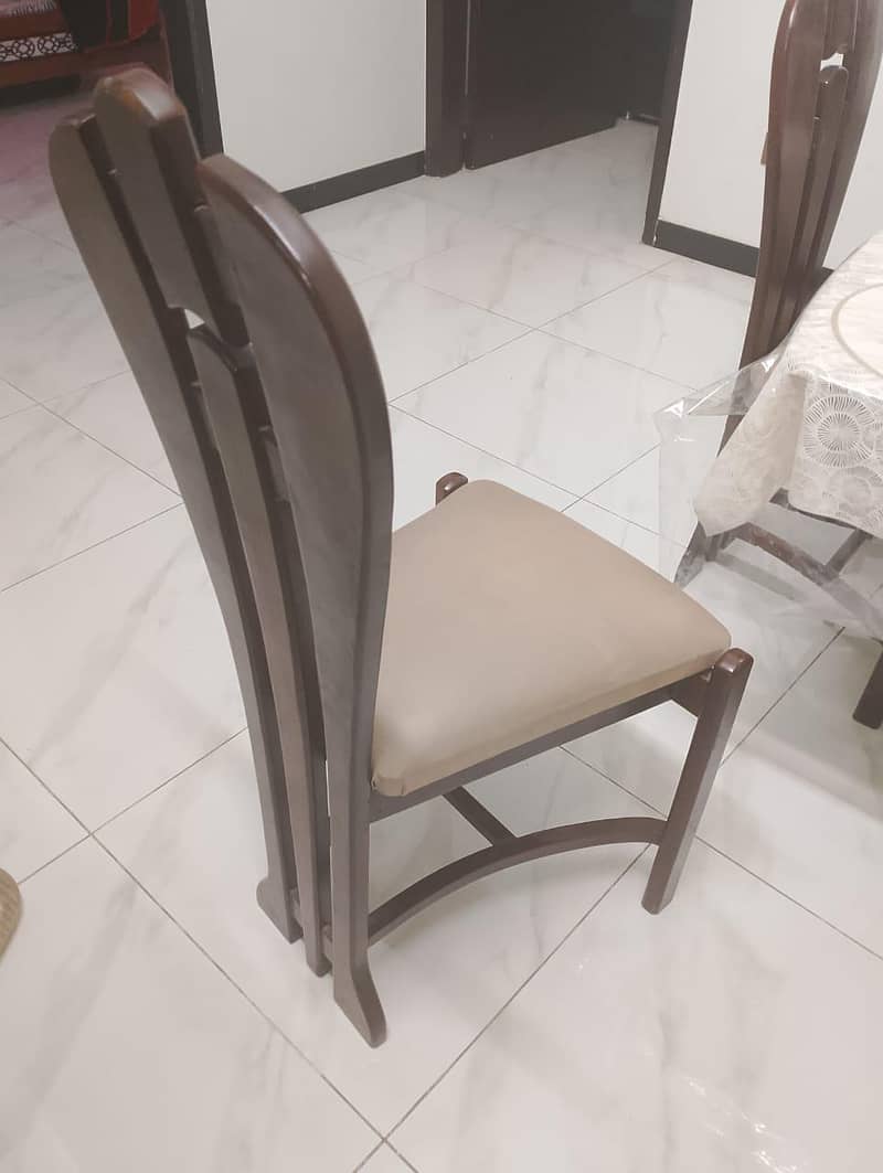DINING TABLE 3