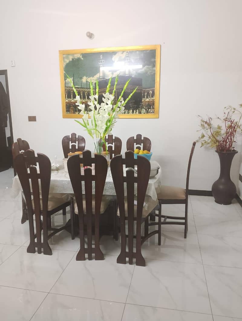 DINING TABLE 4