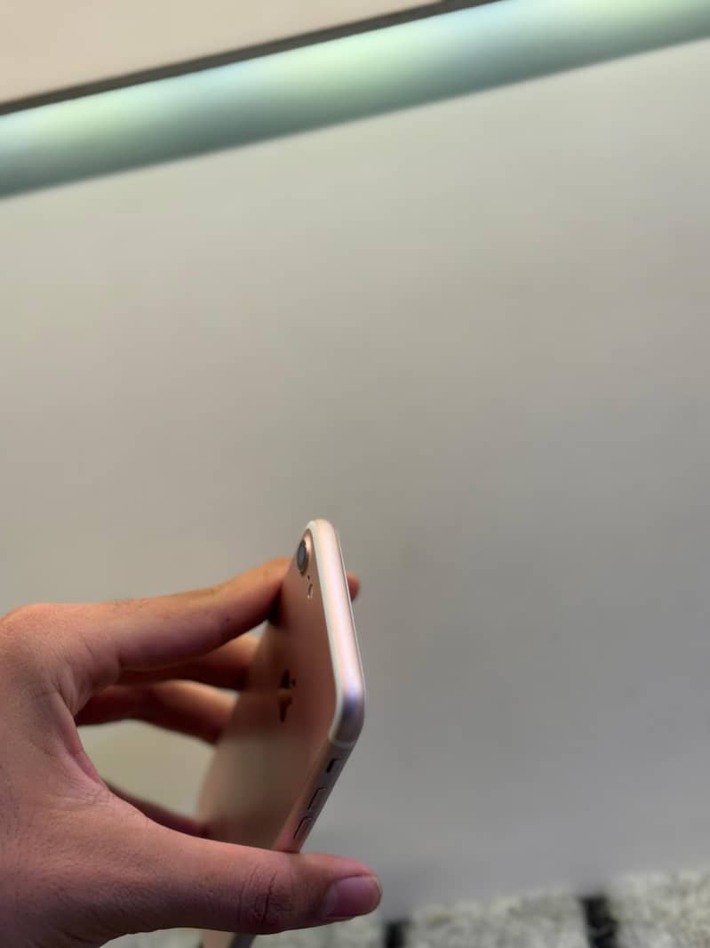 Apple iPhone 7 1