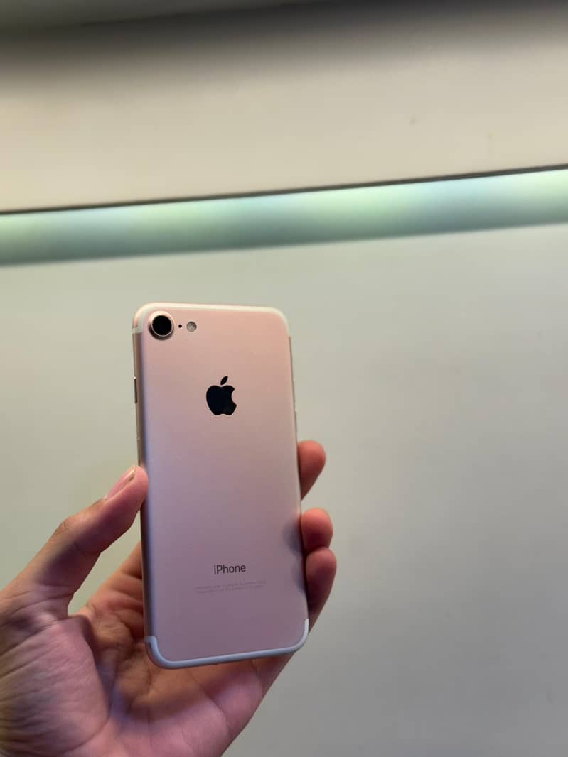 Apple iPhone 7 3