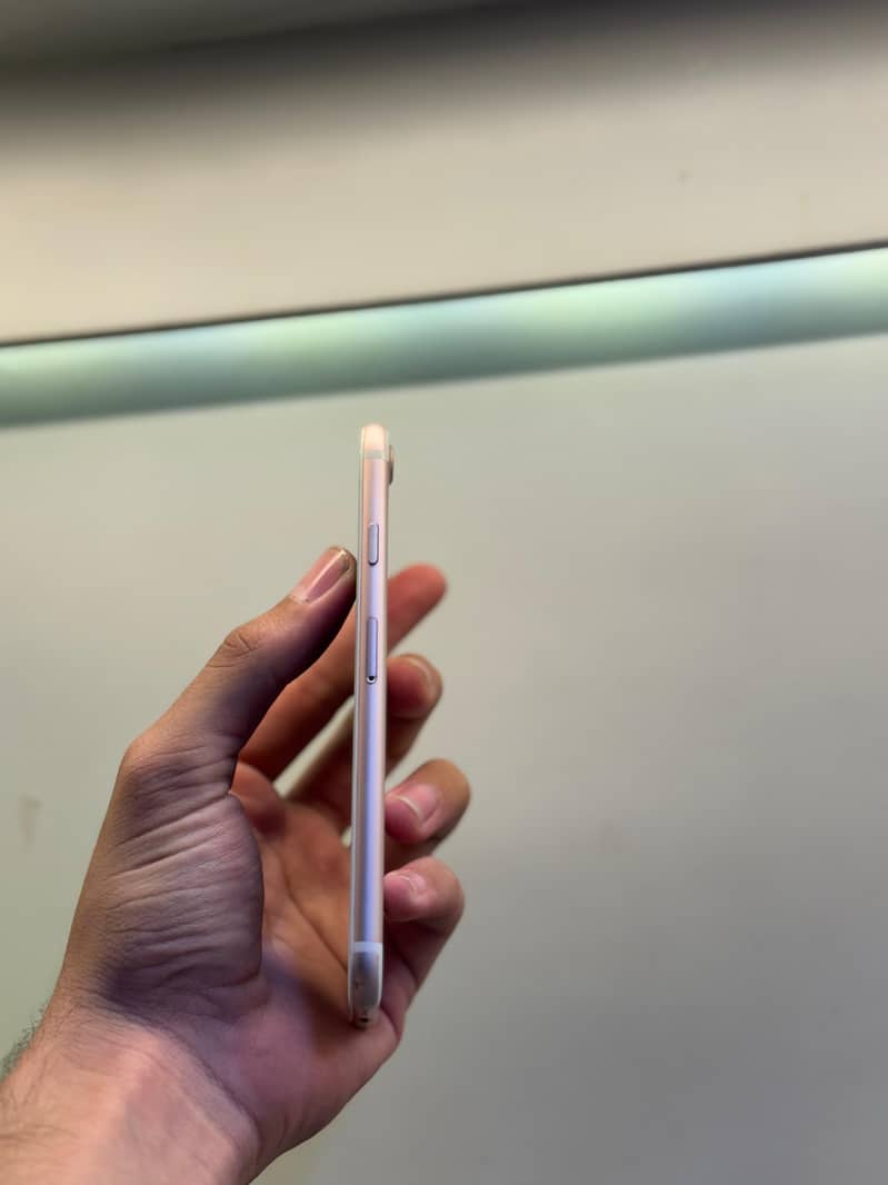 Apple iPhone 7 4