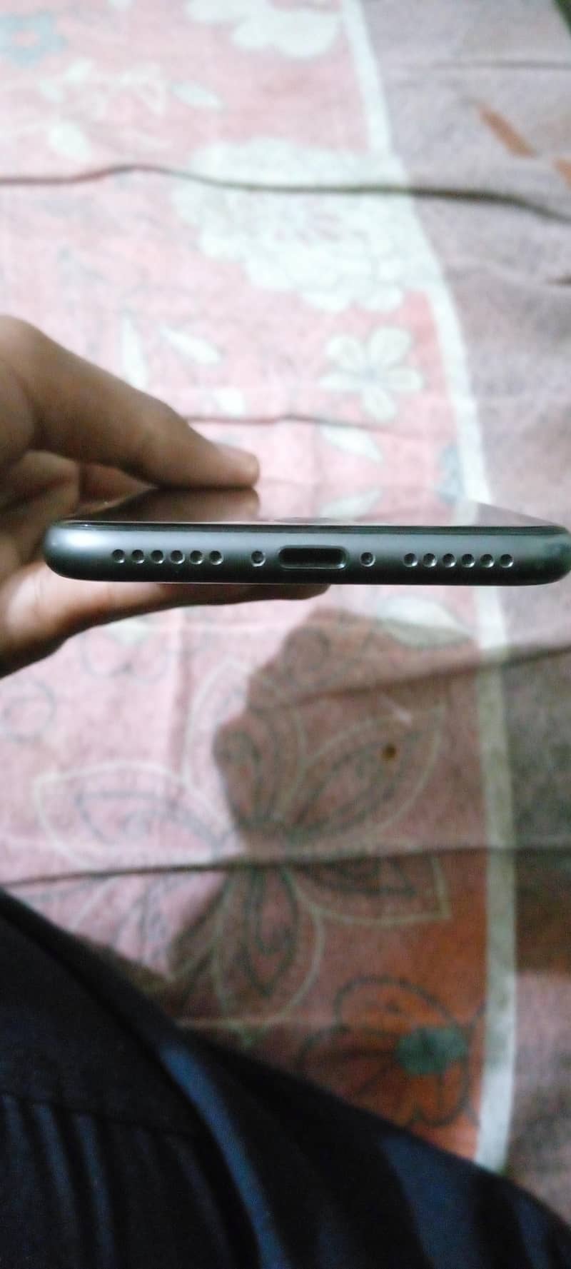 Apple iPhone 8 3
