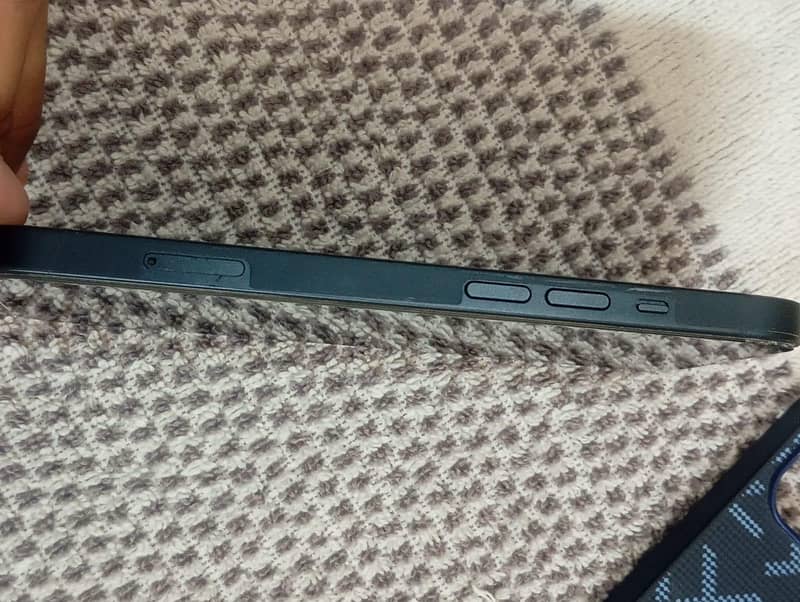 Apple iPhone 13 2