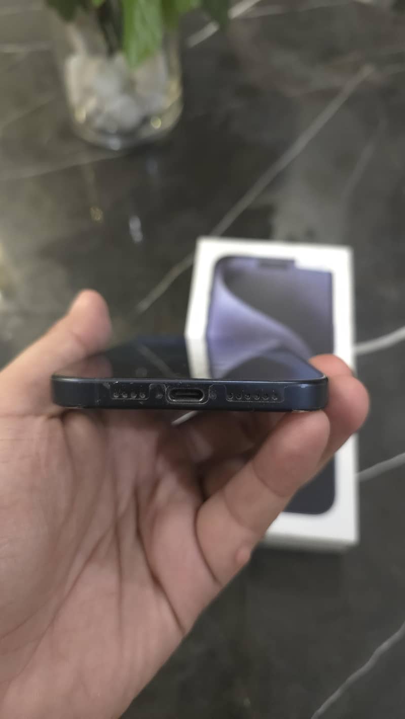 Apple iPhone 15 Pro Max 4