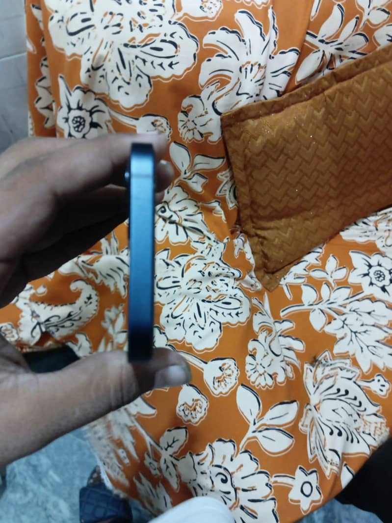 Apple iPhone 12 3