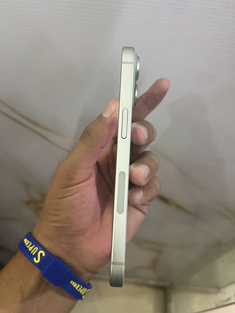 Apple iPhone 15 2