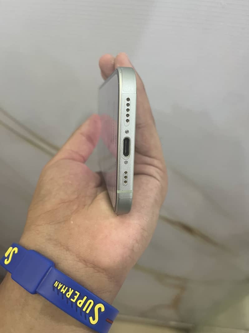 Apple iPhone 15 5
