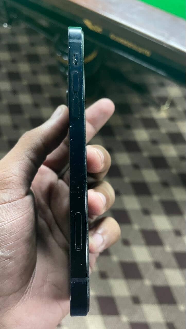 Apple iPhone 12 3