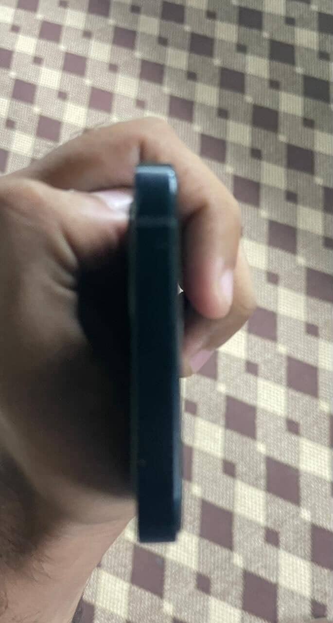 Apple iPhone 12 4