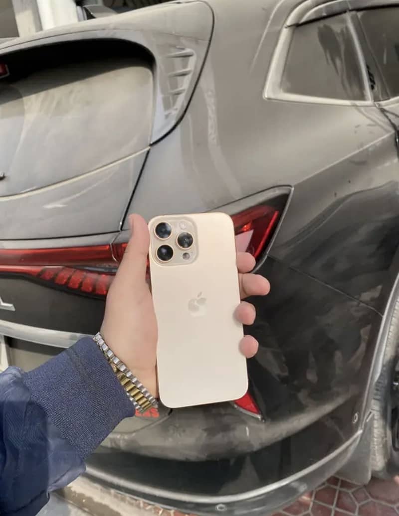 Apple iPhone 16 Pro Max 0