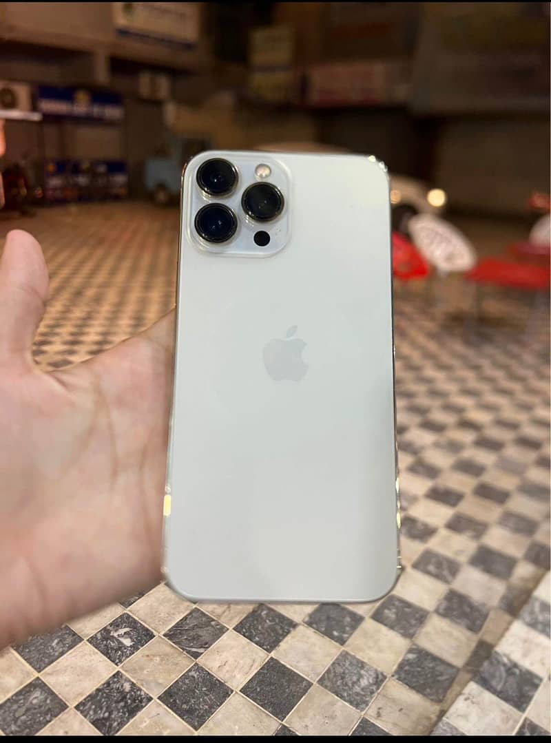 Apple iPhone 13 Pro Max 0