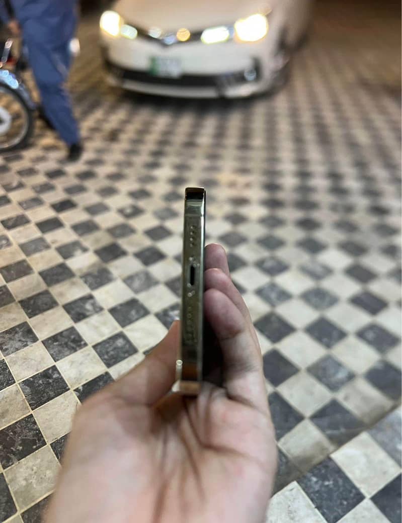 Apple iPhone 13 Pro Max 3
