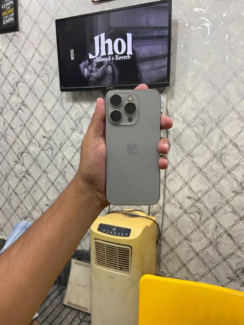 Apple iPhone 16 Pro 1