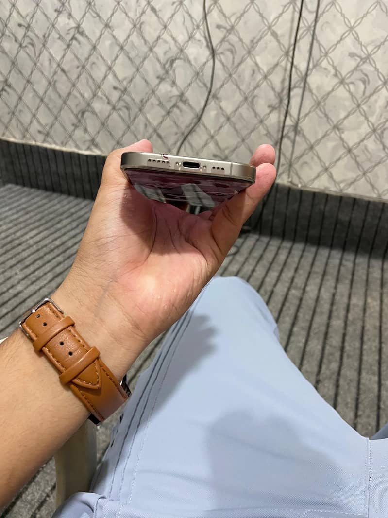 Apple iPhone 16 Pro 4