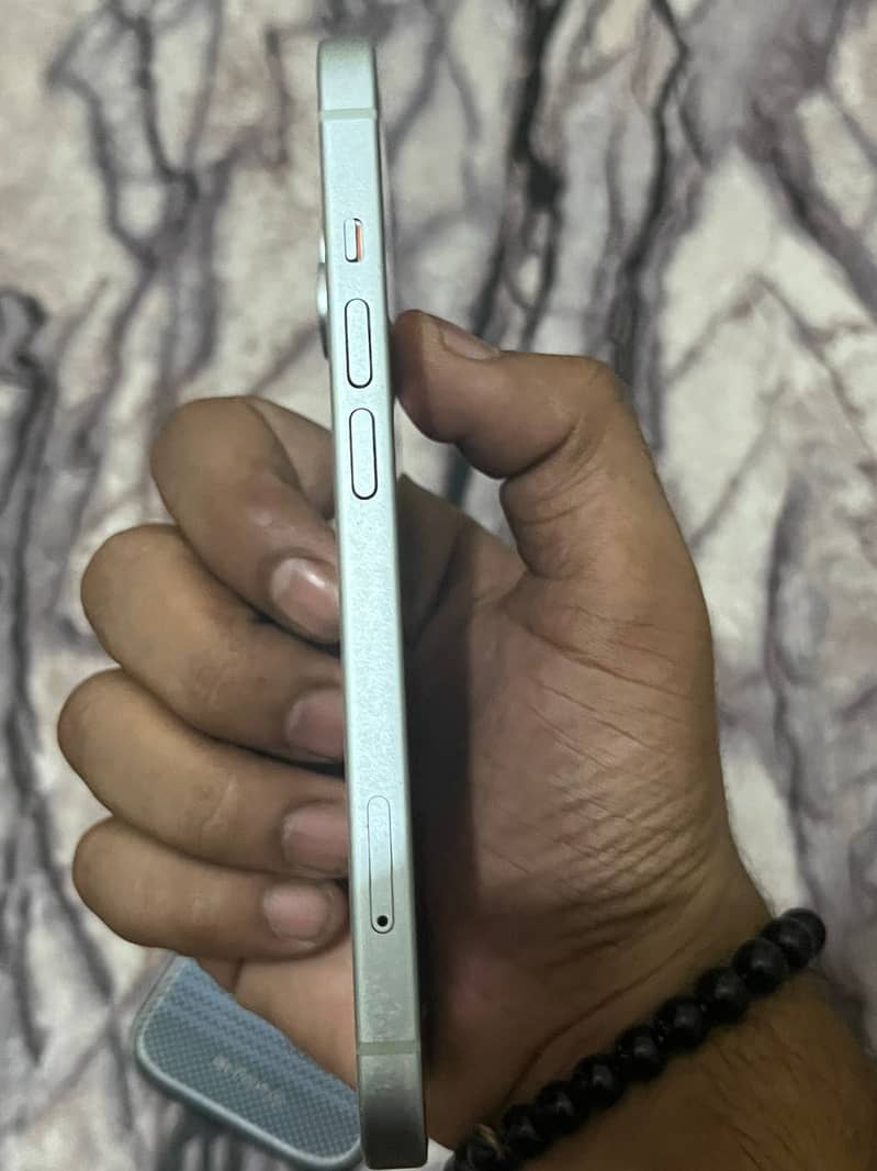 Apple iPhone 15 2
