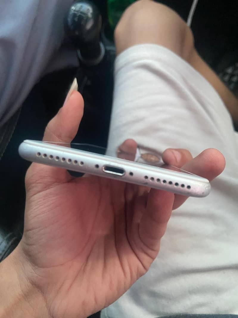 Apple iPhone 7 Plus 4