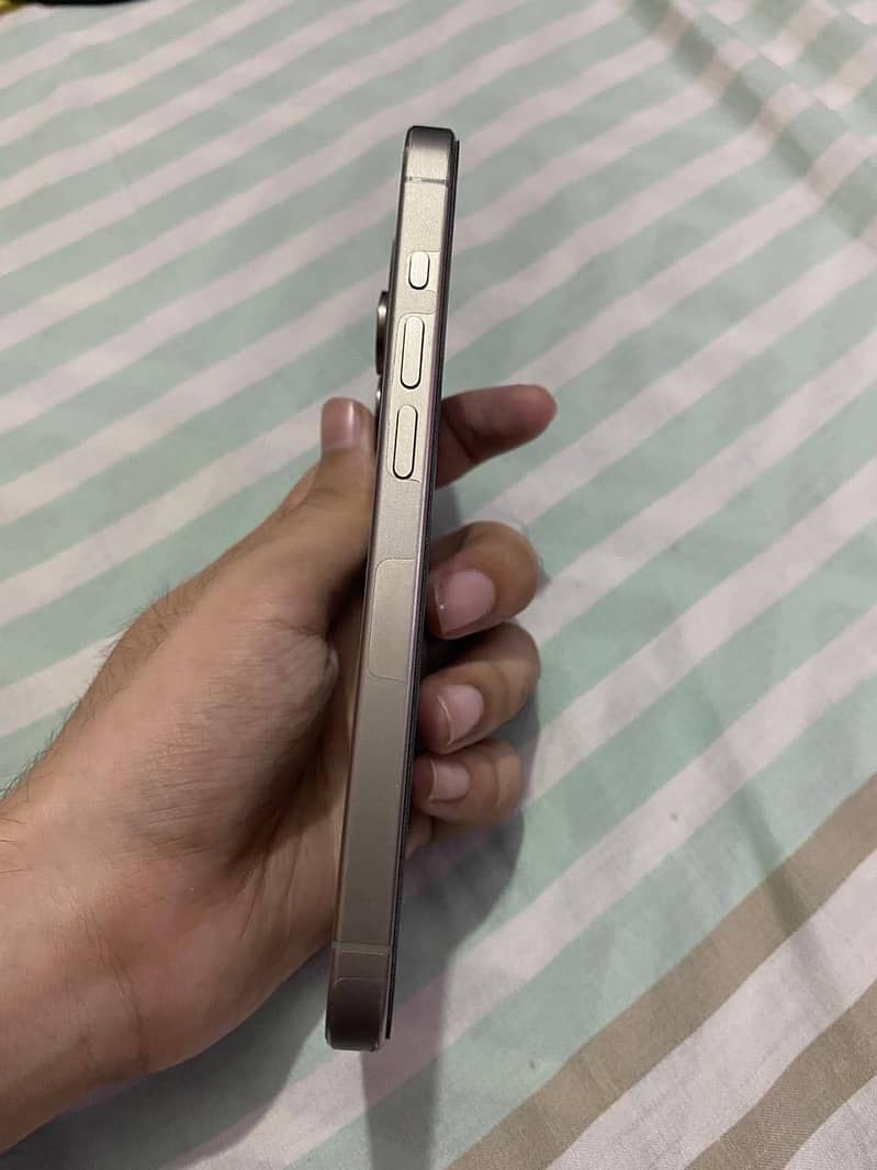 Apple iPhone 15 Pro 2