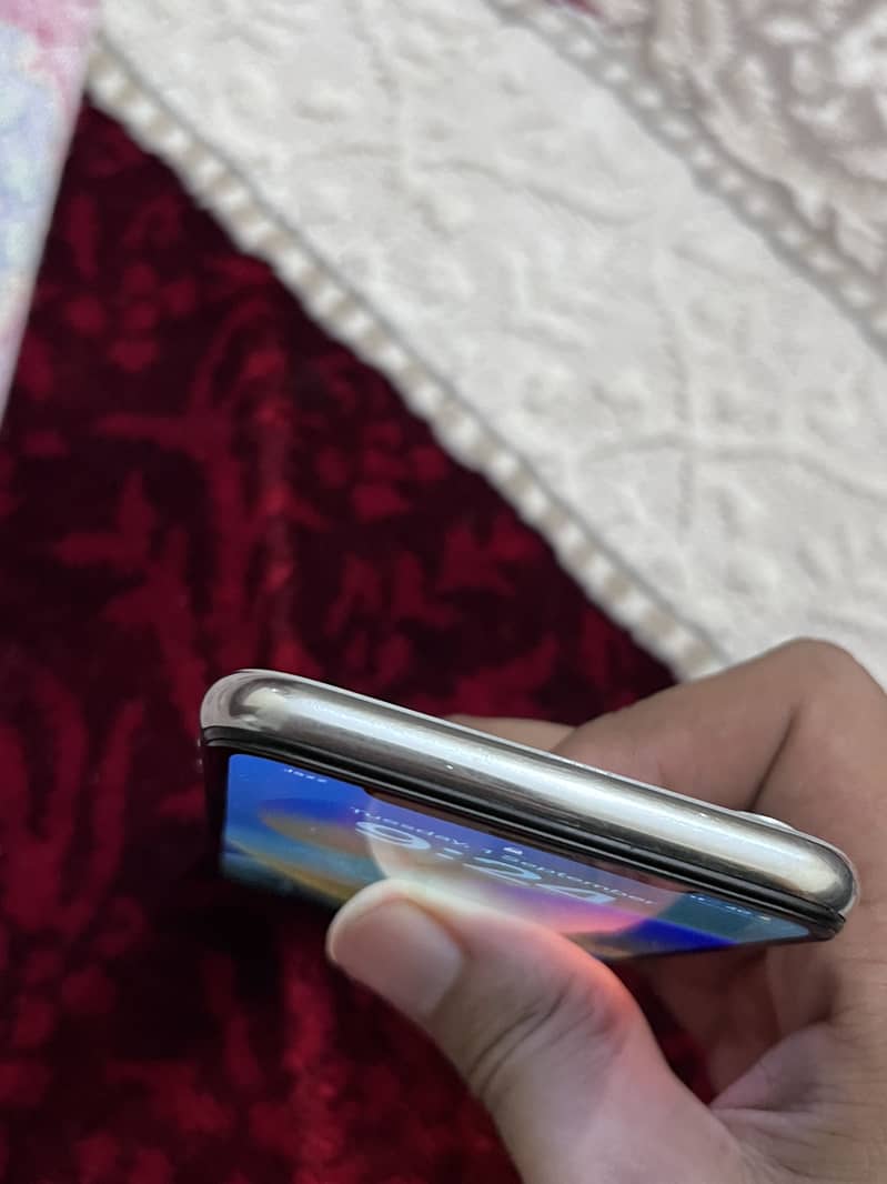 Apple iPhone X 4
