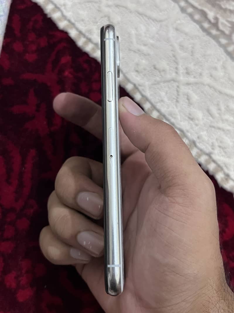Apple iPhone X 5