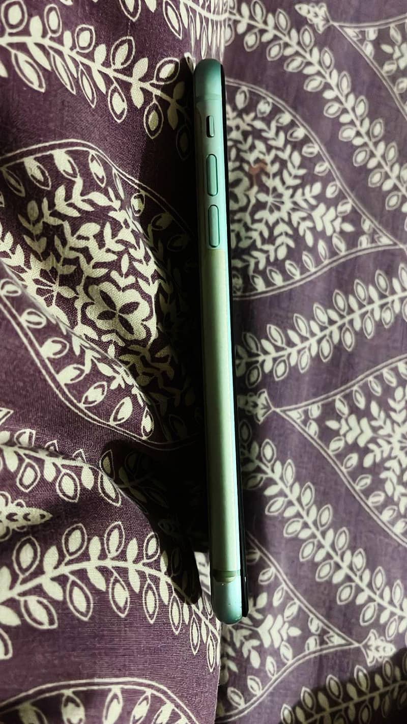 Apple iPhone 11 3