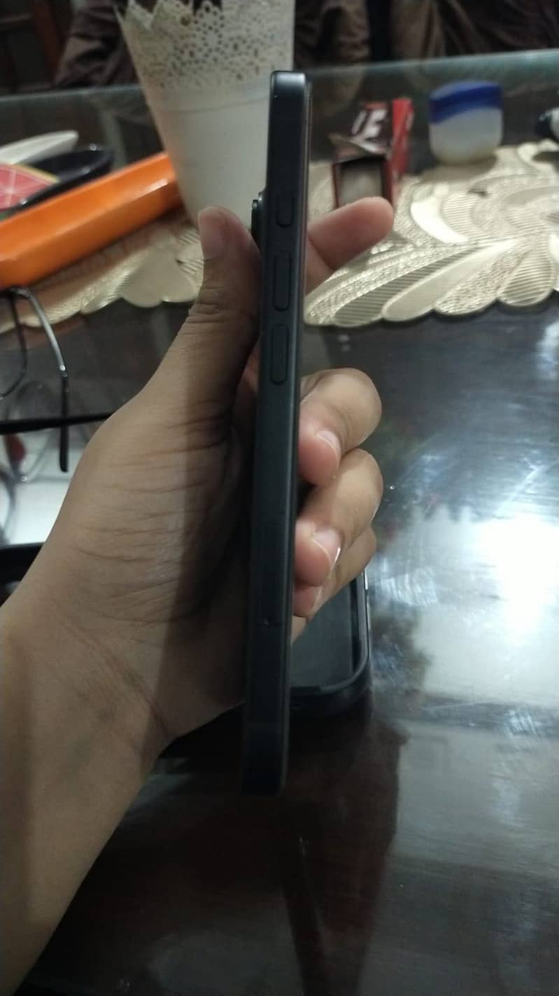 Apple iPhone 16 3