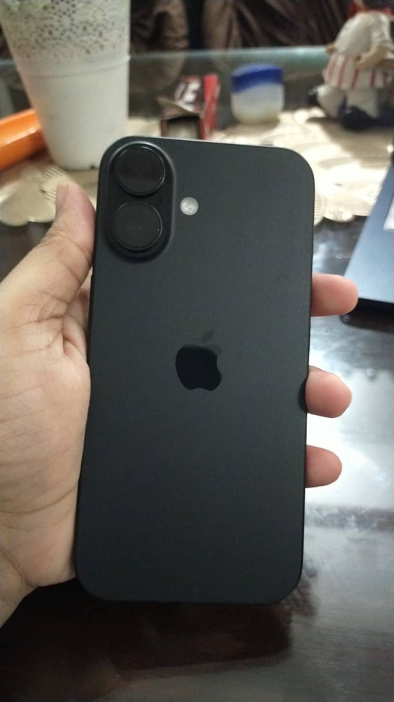 Apple iPhone 16 4