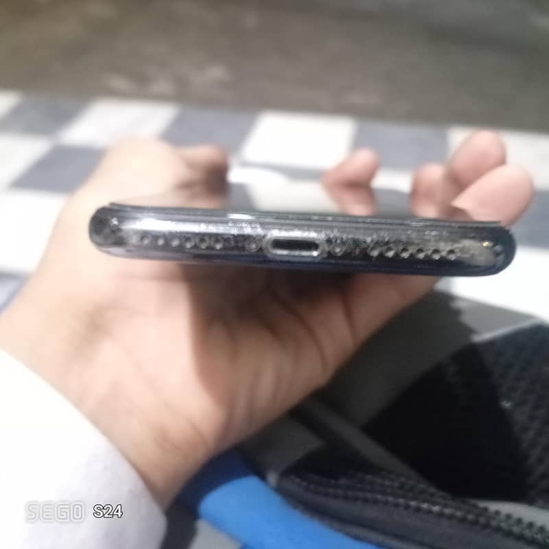 Apple iPhone X 3
