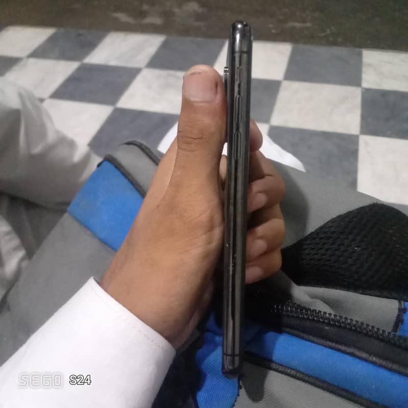 Apple iPhone X 6