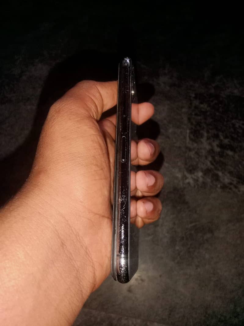 Apple iPhone X 3