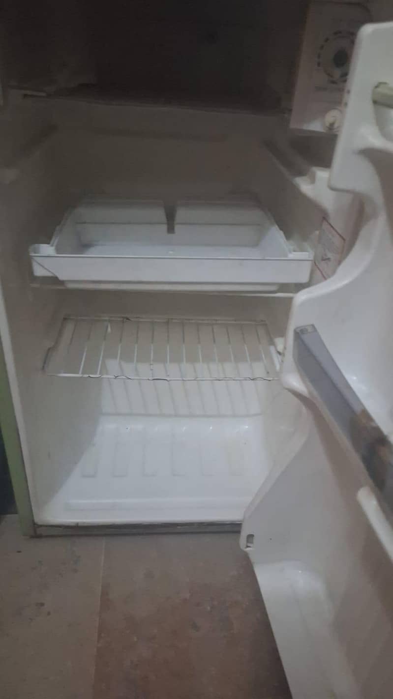 mini fridge 0