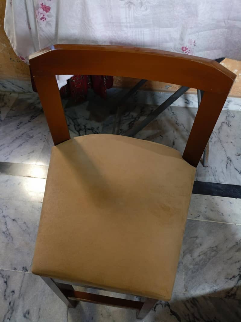 4 seater dining table 3