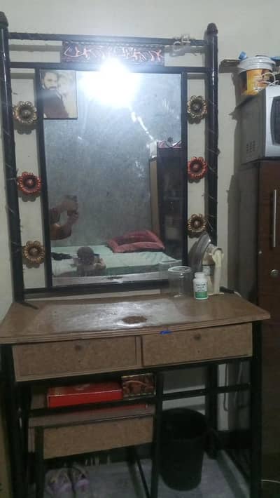 iron dressing table