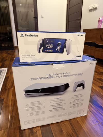 PS5 (MINT CONDITION) WITH PS Portal