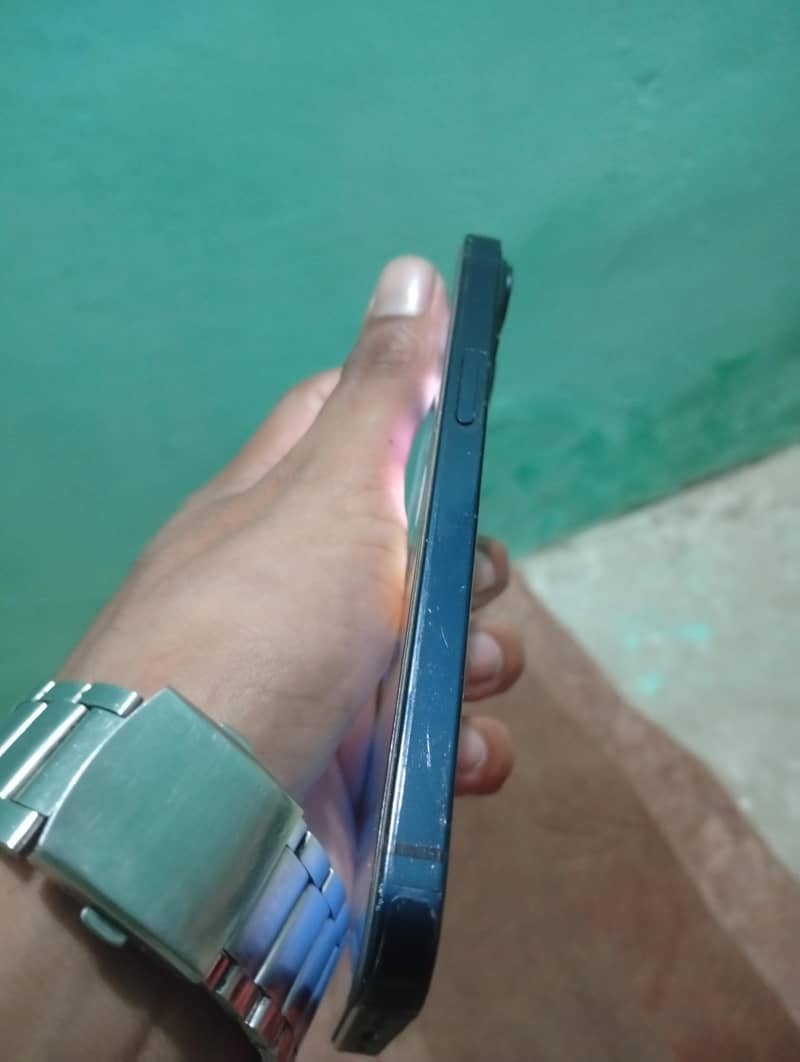 Apple iPhone 14 3